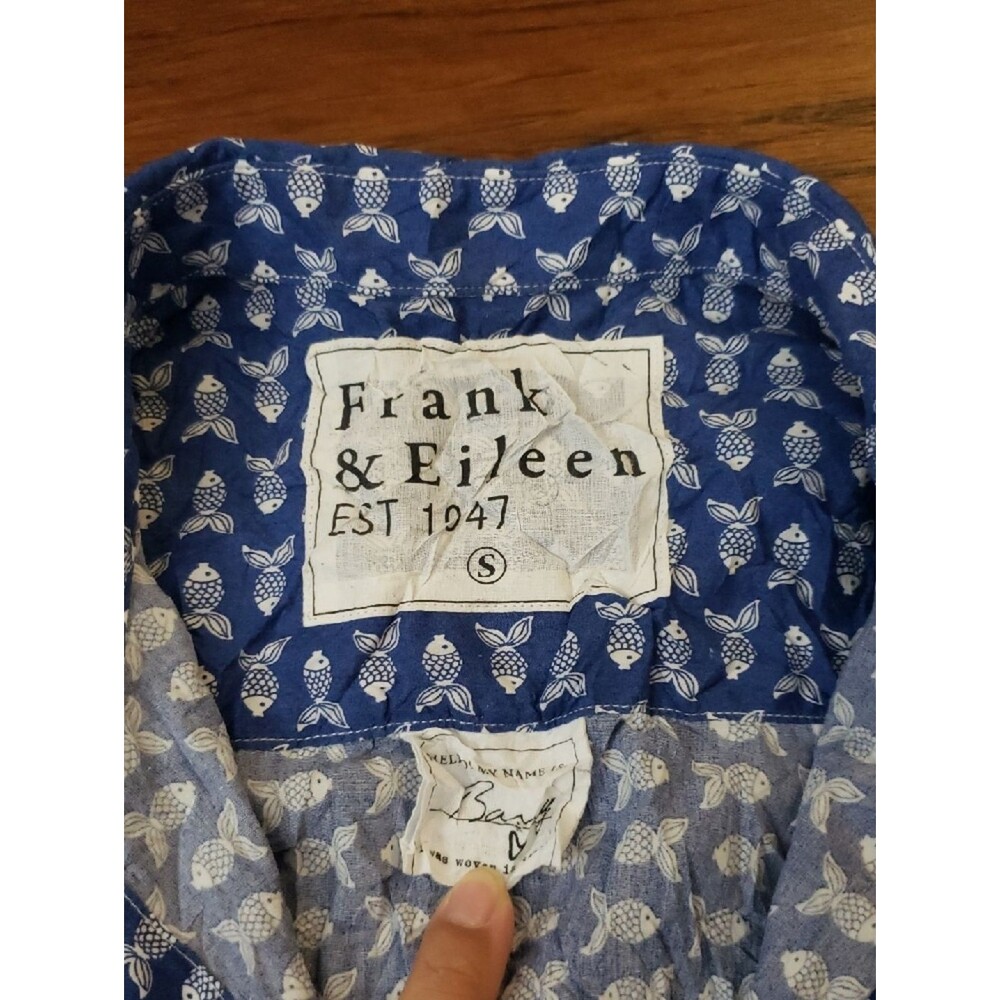 Frank & Eileen Blue White Fish Button-Down Shirt Size Small Wrinkled Cotton - Picture 3 of 5